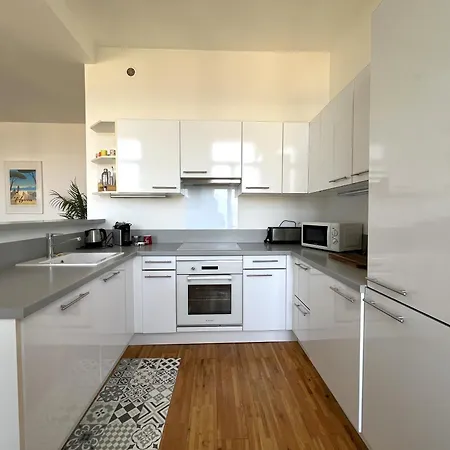 Le Castel Superbe Climatise Pour 4 Personnes Au Centre De イエール