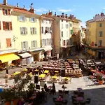 Apartment Le Castel Superbe Climatise Pour 4 Personnes Au Centre De Hyeres