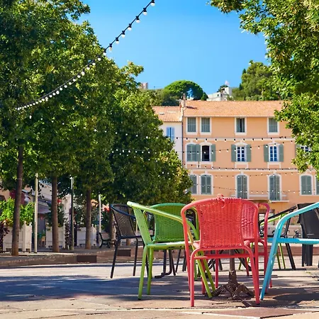 Le Castel Superbe Climatise Pour 4 Personnes Au Centre De شقة