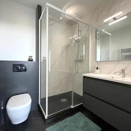 Le Castel Superbe Climatise Pour 4 Personnes Au Centre De *