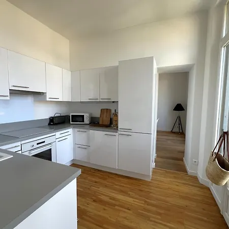 Le Castel Superbe Climatise Pour 4 Personnes Au Centre De Apartament