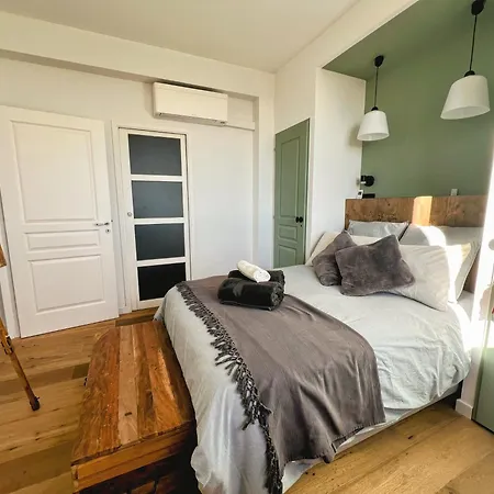 Le Castel Superbe Climatise Pour 4 Personnes Au Centre De * Hyères