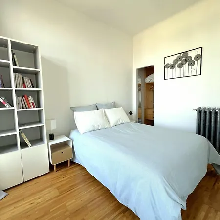 Le Castel Superbe Climatise Pour 4 Personnes Au Centre De Hyères