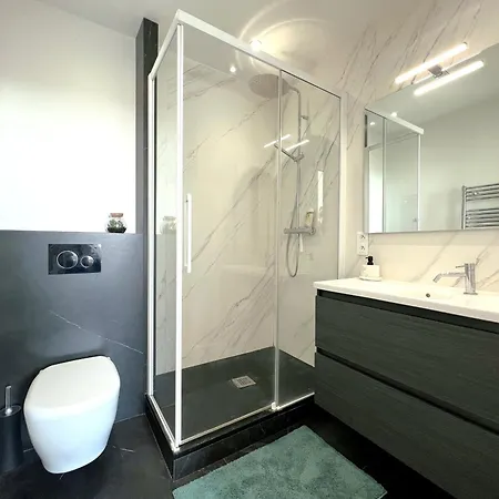Le Castel Superbe Climatise Pour 4 Personnes Au Centre De Apartament *