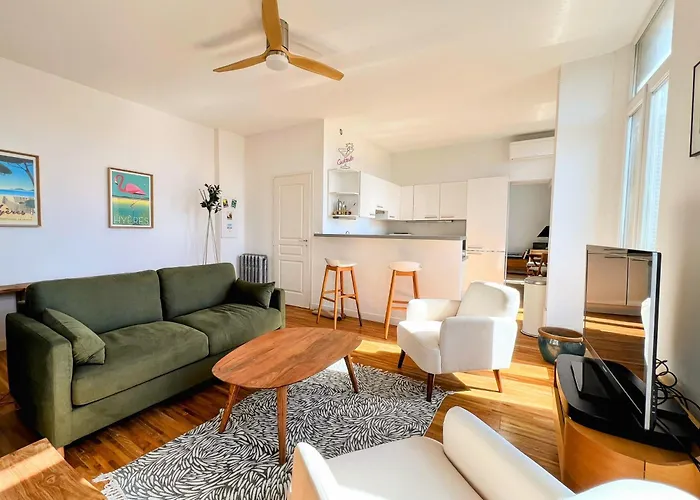 Le Castel Superbe Climatise Pour 4 Personnes Au Centre De *