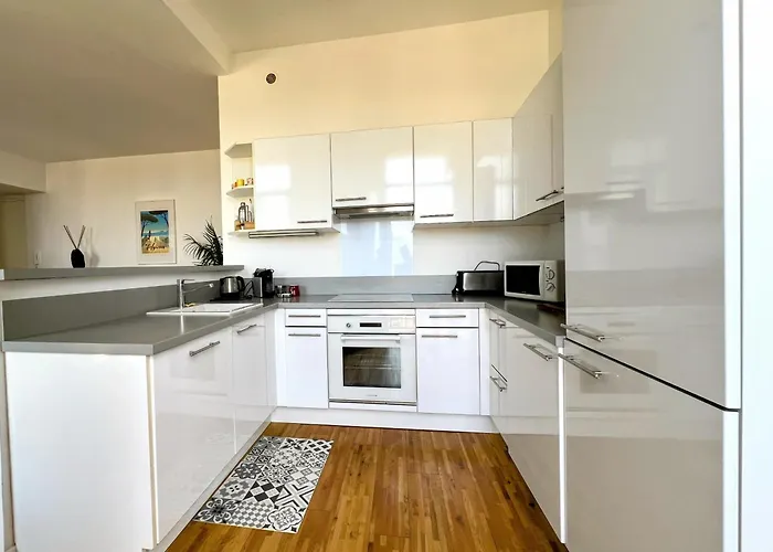 Le Castel Superbe Climatise Pour 4 Personnes Au Centre De